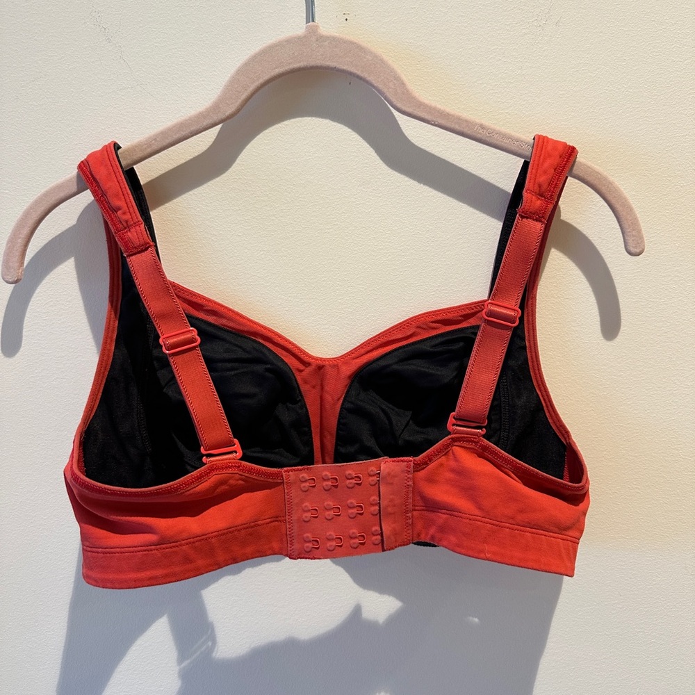 Lululemon Ta Ta Tamer Sports Bra size 34C - Picture 7 of 10